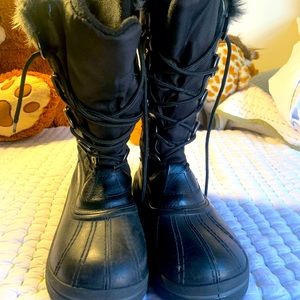 Quest Black size 9 Snow Boots.